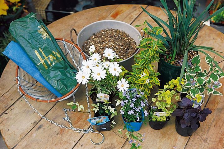 培養土、緩効性肥料、苗、ハンギングバスケット、不織布、ビニール袋