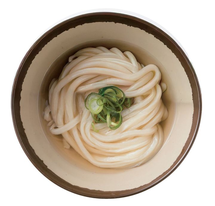 山内うどんの「かけうどん（ひやあつ）」小
