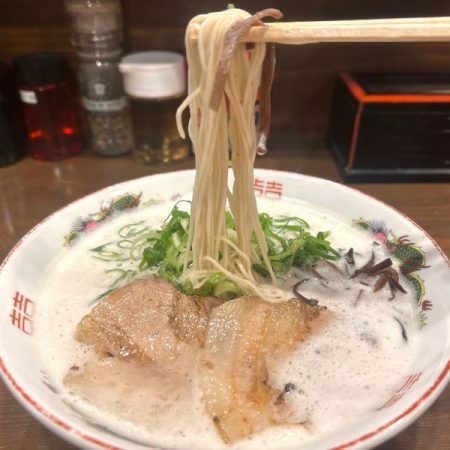 「麺と酒ざきお」豚骨ラーメン