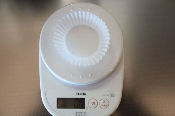 アルミカップの『白い紙』は捨てちゃダメ！〈実は超優秀な名脇役♪〉キッチンで即役立つ活用法3連発！