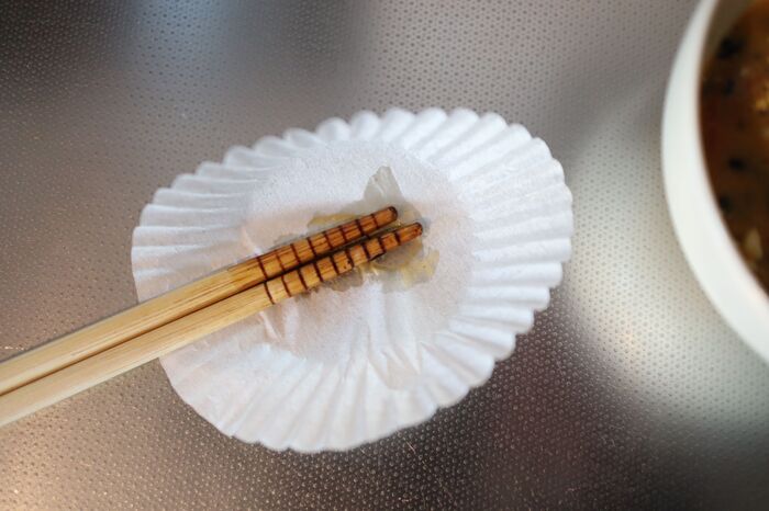 アルミカップの『白い紙』は捨てちゃダメ！〈実は超優秀な名脇役♪〉キッチンで即役立つ活用法3連発！