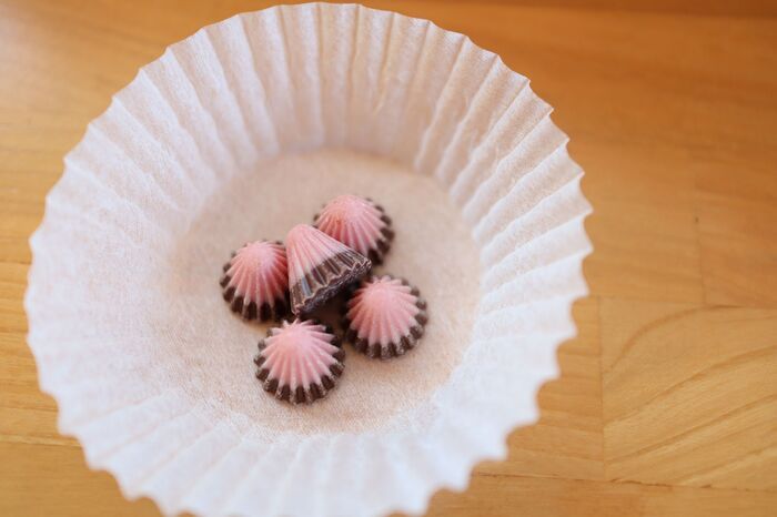 アルミカップの『白い紙』は捨てちゃダメ！〈実は超優秀な名脇役♪〉キッチンで即役立つ活用法3連発！