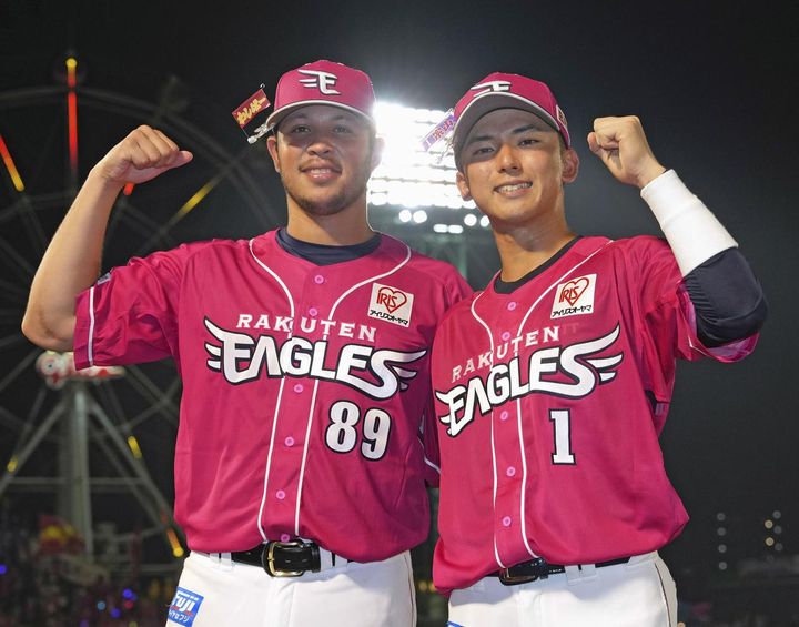 画像: 5球団競合の宗山（右）は、レギュラーとして122試合に出場した。写真：共同通信