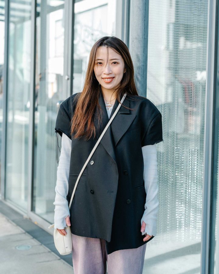 春のはじめの“モノトーン”コーデ5選。シックなカラーの中にセンスが光る【TOKYO SNAP】