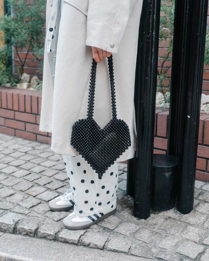 春のはじめの“モノトーン”コーデ5選。シックなカラーの中にセンスが光る【TOKYO SNAP】