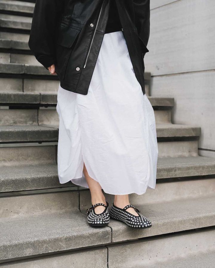 春のはじめの“モノトーン”コーデ5選。シックなカラーの中にセンスが光る【TOKYO SNAP】