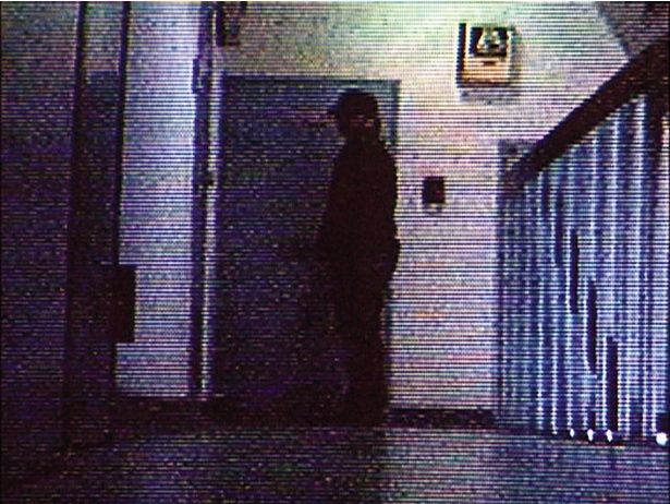 フリージャーナリストがストーカーに怯える女性に取材する(「第3話 放送禁止3ストーカー地獄編」) [c]2006 EAST/フジテレビジョン