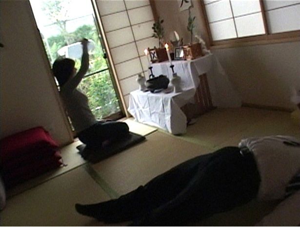 とある隣人トラブルに隠された真実とは？(「第4話 放送禁止4恐怖の隣人トラブル」) [c]2008 EAST