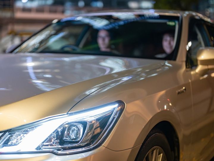 「婚活市場でニーズがない」と感じていた48歳の女性だが、同世代のパートナーを求める男性と知り合い、会うことに。だがその男性、女性に会うなりとんでもない発言をする。男性の「軽い会話」に女性は怒り、深く傷つくことになる。※サムネイル画像：PIXTA