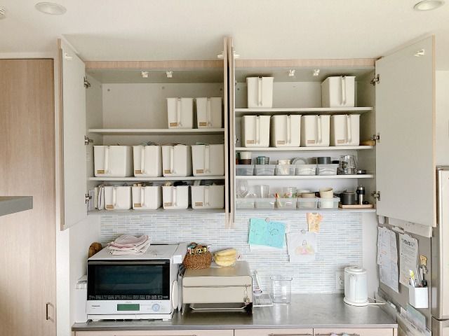 整理された収納棚