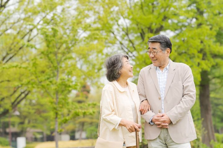 高齢期に健康を維持するのに欠かせない条件とは？（画像はイメージ）