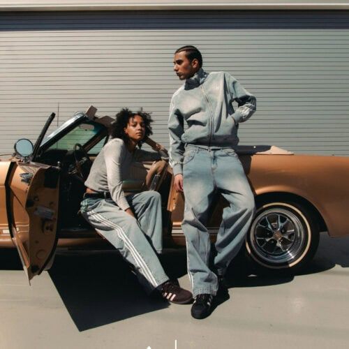 アディダス“デニム”トラックスーツが待望の復活！ 5年ぶりアトモス別注はヴィンテージ感漂うライトブルー