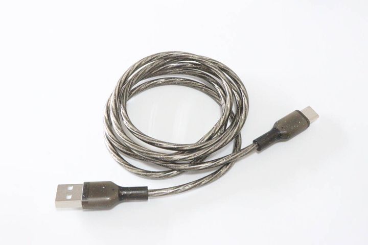 ダイソーのType-C 対応充電・転送ケーブル ラメクリアブラック