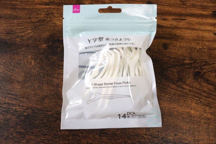 Y字型糸つきようじ（14本） パッケージ