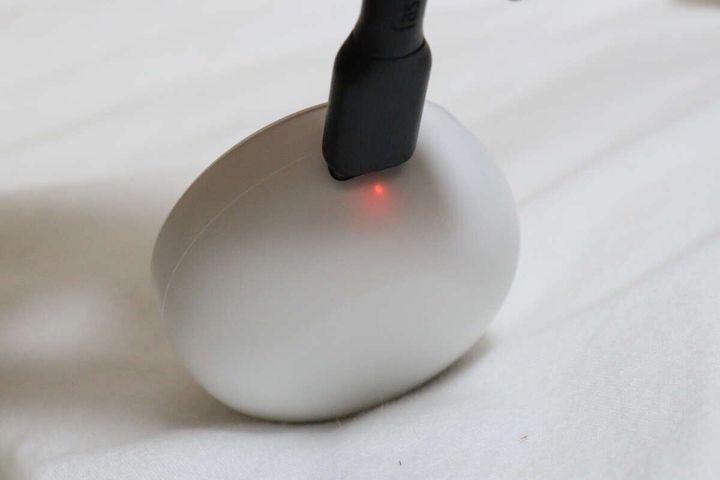 ワイヤレスステレオイヤホン 充電時