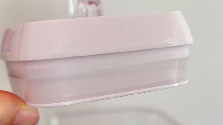 100均の「密閉できる小麦粉の保存容器」が使いやすくて大助かり！ 袋ごとOKで家事時短も♪