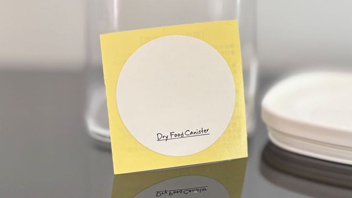 100均の「密閉できる小麦粉の保存容器」が使いやすくて大助かり！ 袋ごとOKで家事時短も♪