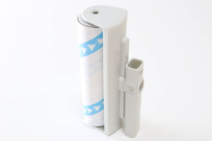 ダイソーの立てて置けるカーペットクリーナーホルダー