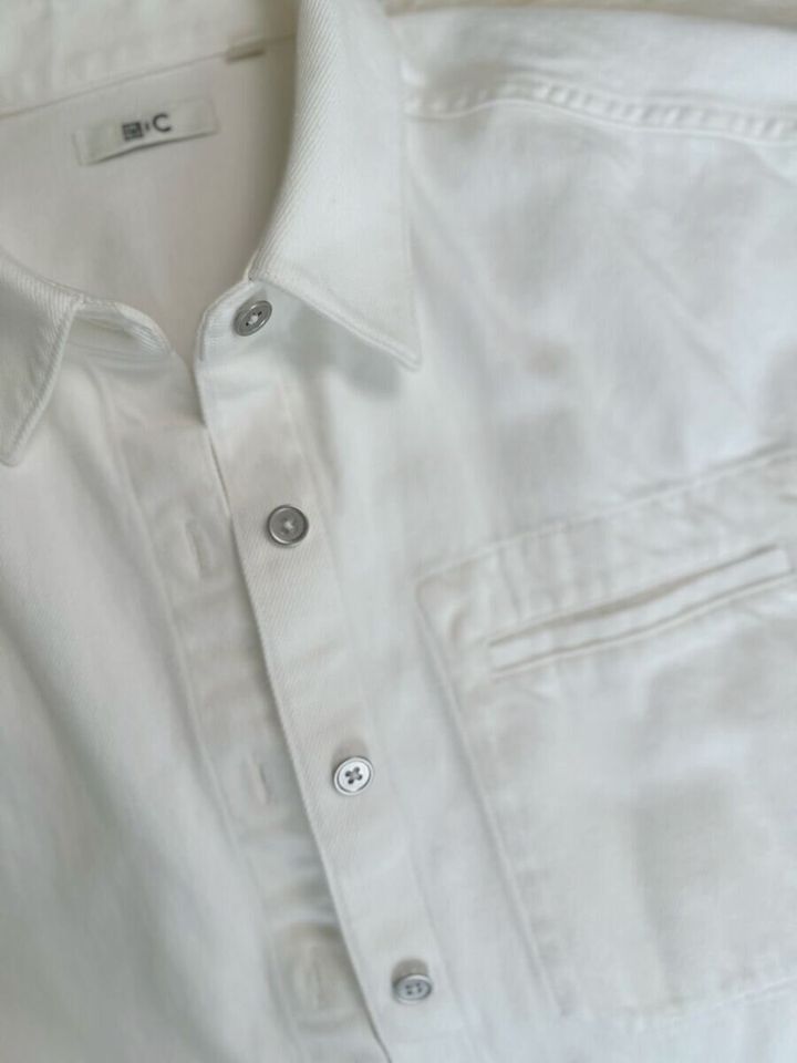 ユニクロデニムリラックスシャツジャケット メタルボタン部分