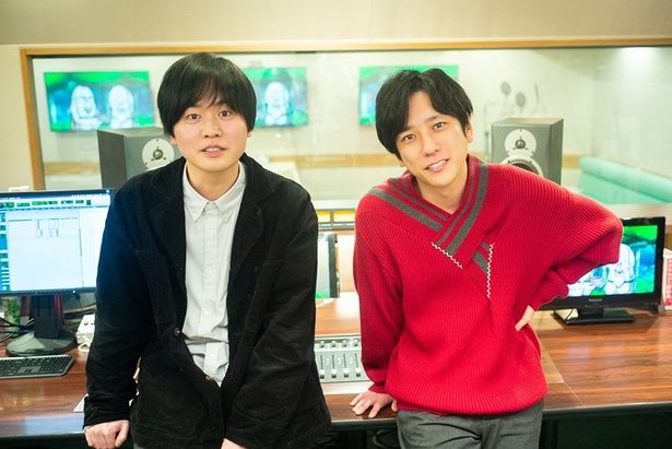 【写真を見る】「おしり前マン」を1人で作り続けている谷口崇監督と映画公開後にゲスト声優として発表された二宮和也 撮影/木村篤史