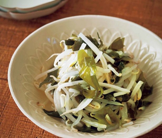 もやしとわかめの甘酢あえ（料理・小林まさみ、撮影・邑口京一郎） （C）レタスクラブ編集部