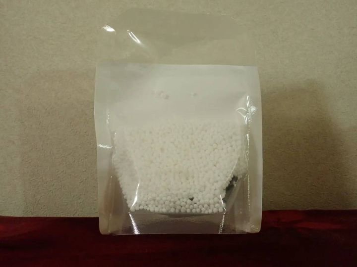 DAISO(ダイソー)：立てられる除湿剤(吸湿量600mL、炭入)