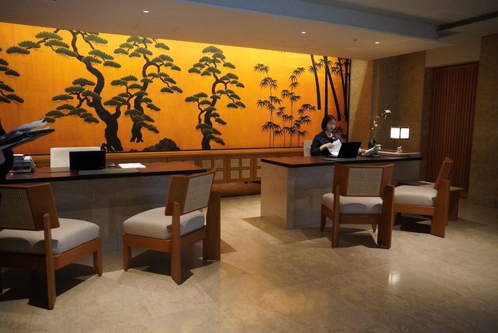 宿泊者ラウンジのコンシェルジュデスク