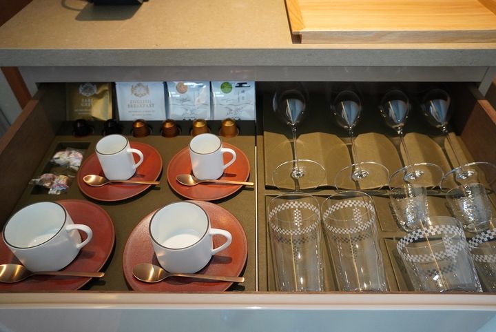ミニバーのグラスやカップ