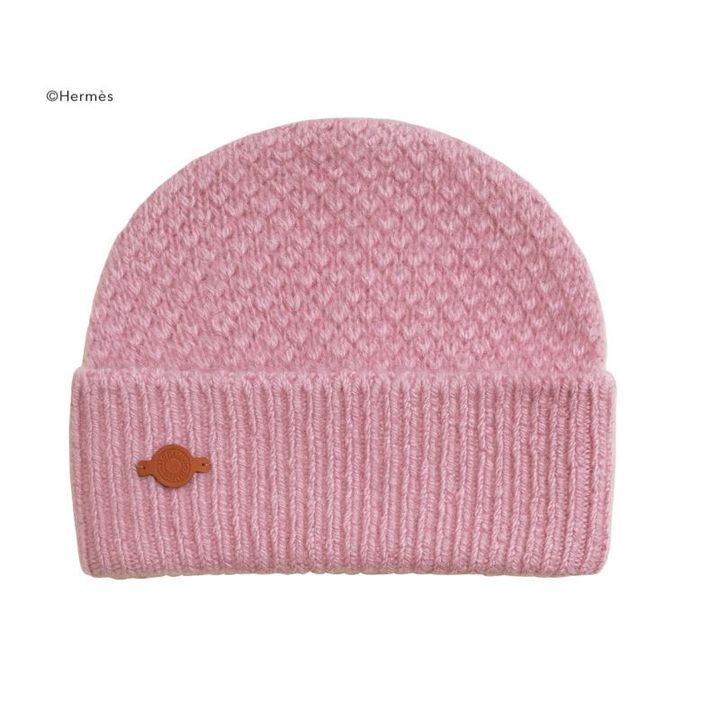 レザーパッチがワンポイントになったカシミア×モヘア素材の《ルー》。ニットキャップ¥100,100（エルメス／エルメスジャポン）