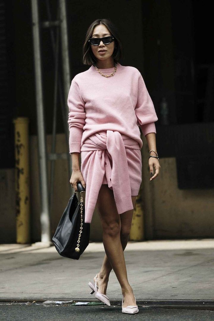 画像: ミニ丈ピンクでハツラツと！