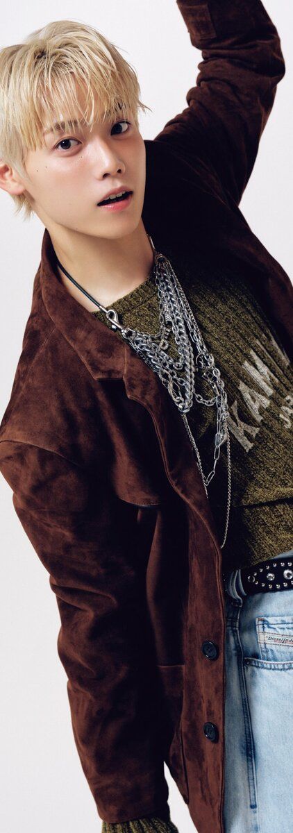 INI木村柾哉 スウェードジャケットをカジュアルに着こなす