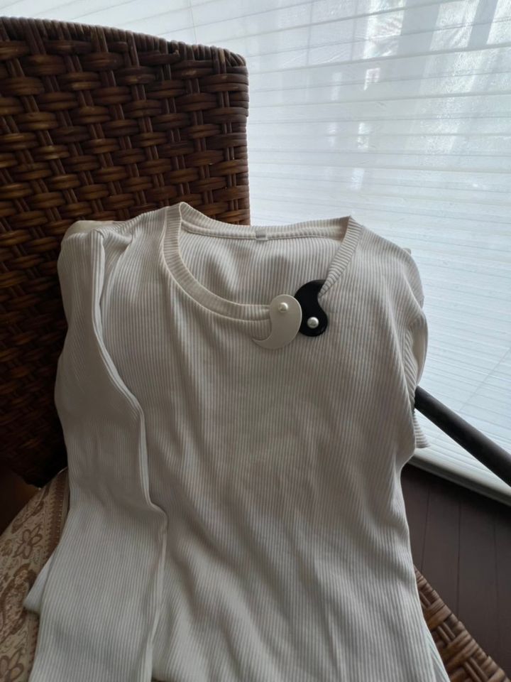 無印良品「なめらかリブ編みクルーネック長袖Ｔシャツ」