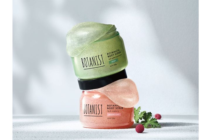 ボタニスト ボタニカルボディースクラブ デューイー / ブライトケア／各￥1,738（税込み）