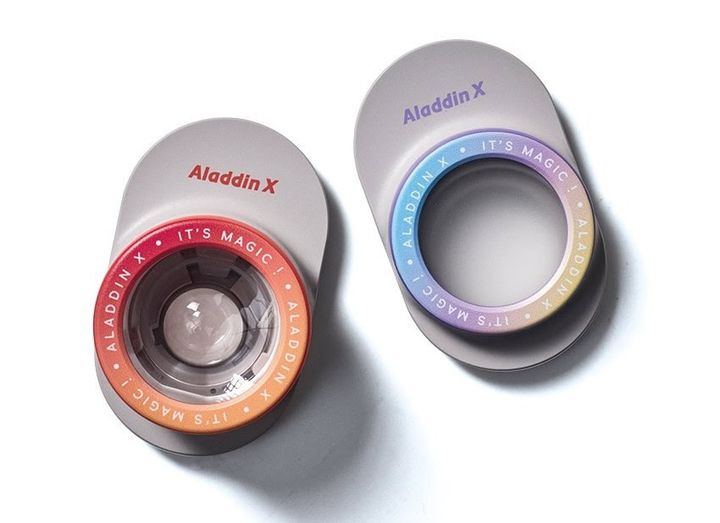 Aladdin XのモバイルプロジェクターAladdin Poca