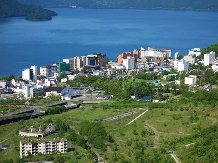 All About ニュース編集部は、全国の10～70代の男女250人を対象に「日本百名湯」に関するアンケート調査を実施しました。この記事では、「日本百名湯の中で、好き＆行ってみたい北海道の温泉」ランキングの結果を紹介します。