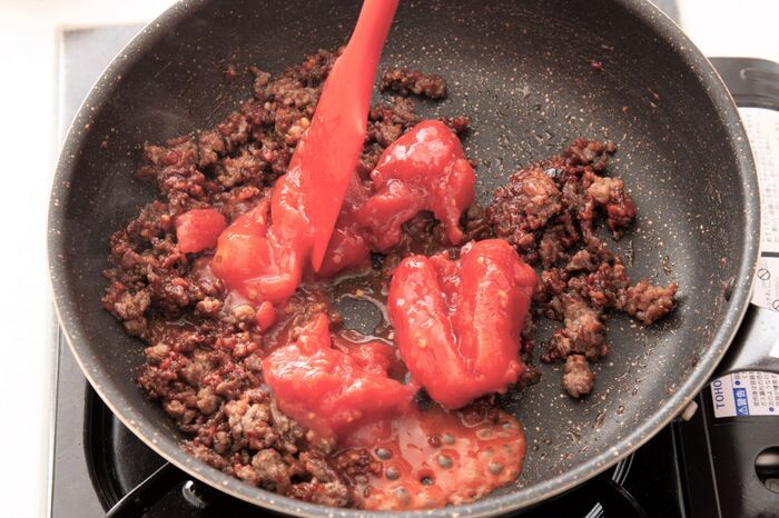 パスタ世界一のシェフが教える「ぜんぜん煮込まない絶品ミートソースの作り方。濃くてトロトロに仕上げる裏ワザがすごい！