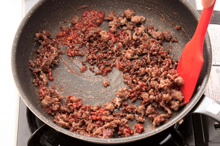 パスタ世界一のシェフが教える「ぜんぜん煮込まない絶品ミートソースの作り方。濃くてトロトロに仕上げる裏ワザがすごい！