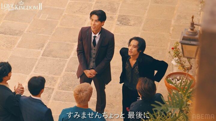 【写真・画像】美脚際立つ“童顔”24歳vs“異次元色気ボディ”27歳、1人の男性を奪い合う様子に「うわぁバチバチじゃん！」「見てる前で…」 2枚目