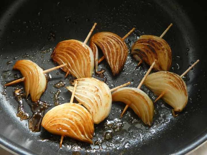 パクパク止まらない！「新玉ねぎのガーリックバター焼き」