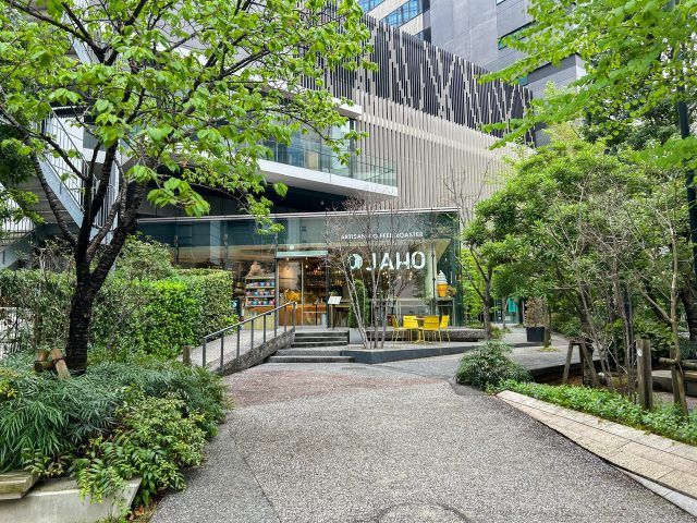 緑豊かなカフェ