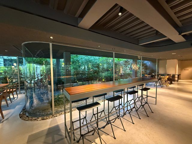 緑あふれる店内