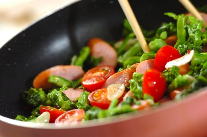 簡単時短パスタ ソーセージと菜の花 by山下 和美さんの作り方2