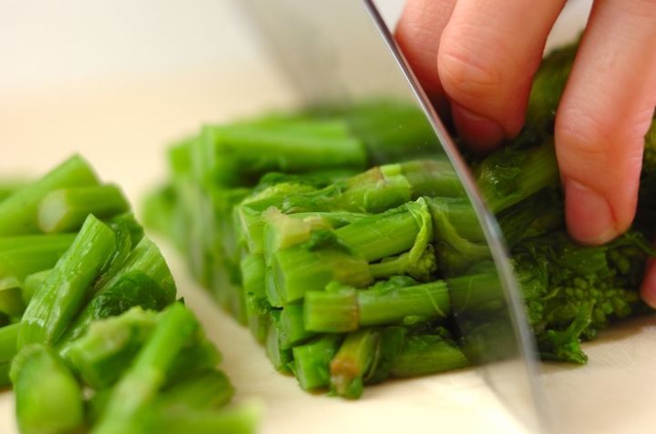 簡単時短パスタ ソーセージと菜の花 by山下 和美さんの下準備2