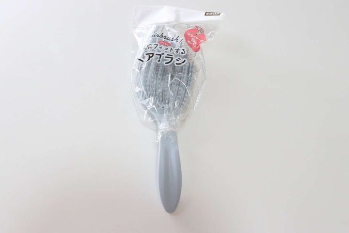 頭皮にフィットするヘアブラシ パッケージ