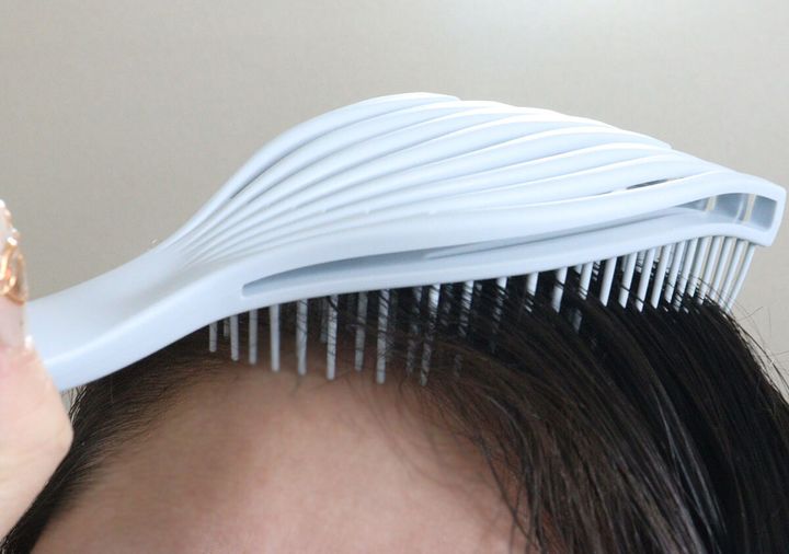 頭皮にフィットするヘアブラシ フィット