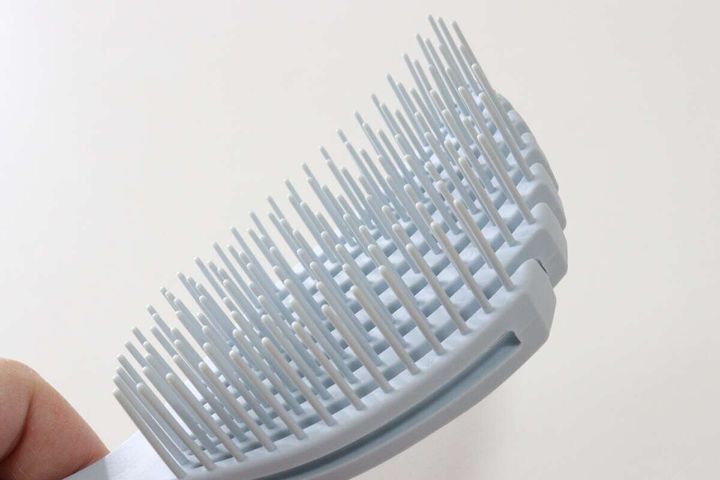 頭皮にフィットするヘアブラシ ピン部分