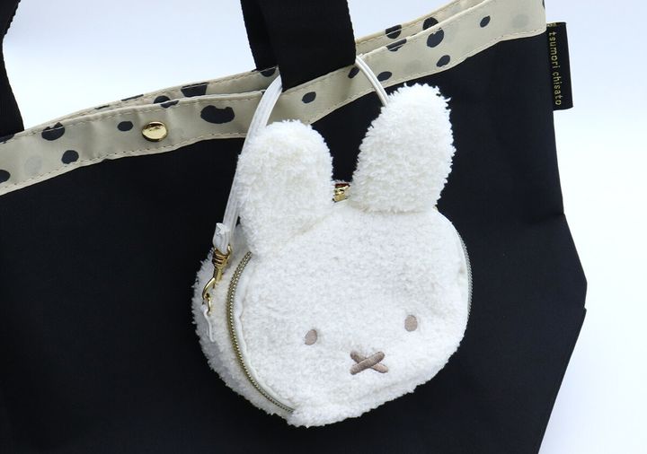 宝島社ムック付録のmiffy（ミッフィー）いちごチャームの2WAYポーチ＆ショルダーバッグ5