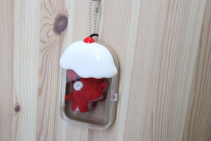 ダイソーのケースキーホルダーはカプセルトイの景品や推し活マスコットを入れられる