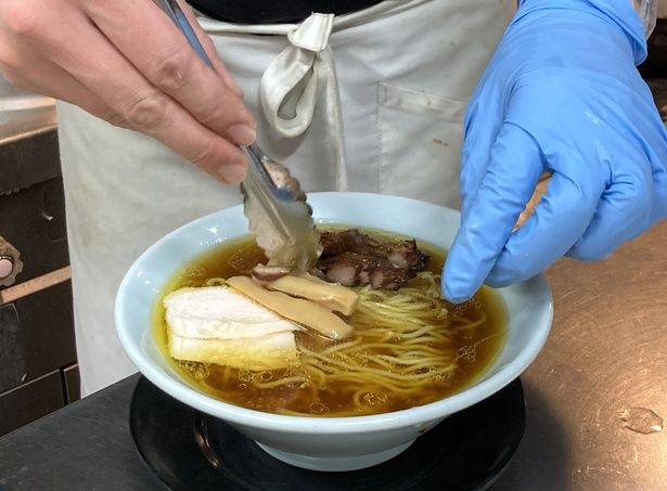 チャーシューや九条ネギなど具材たっぷり。旨さに加えて満足感も十分！