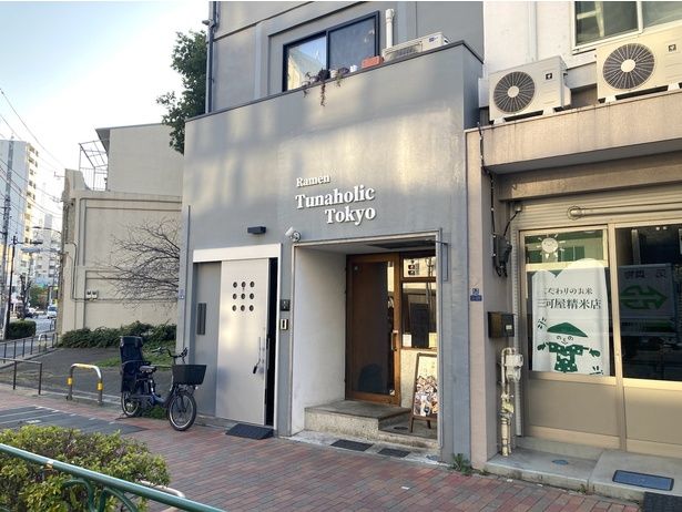 観光地として人気の「清澄庭園」のそば